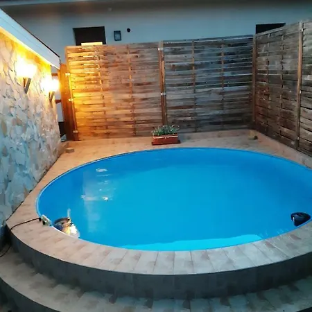 Debreceni Kemences Villa *